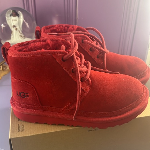 Red uggs - Picture 2 of 6
